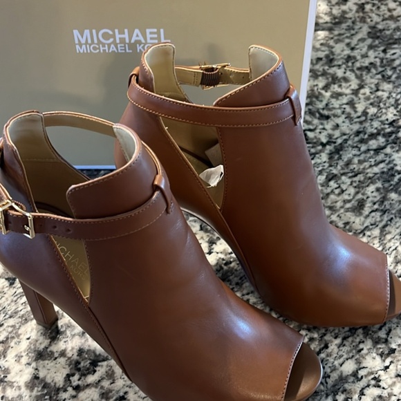 Michael kors open toe heels - Picture 2 of 3
